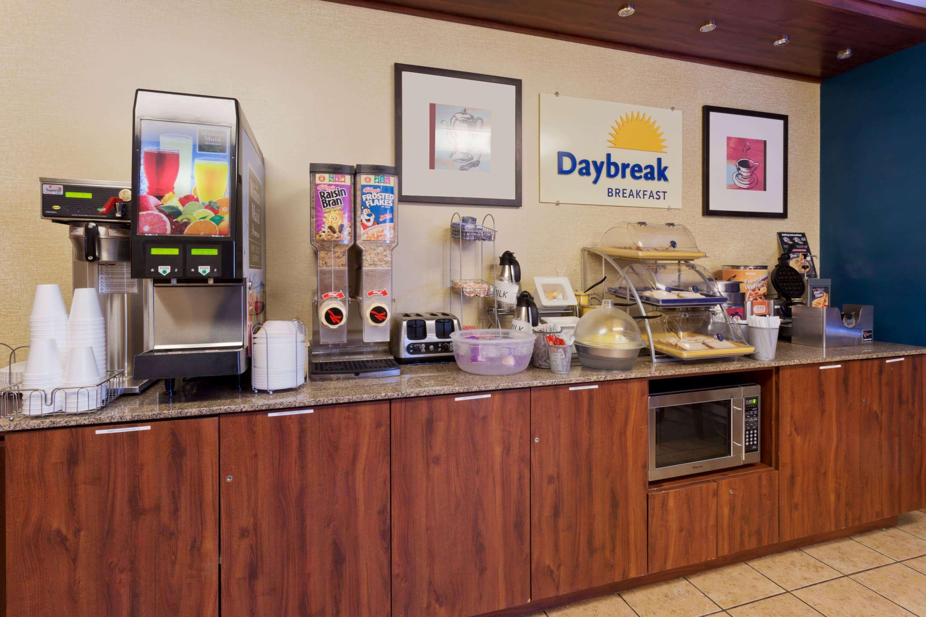 Days Inn By Wyndham Rockford I-90 Casino District Eksteriør bilde
