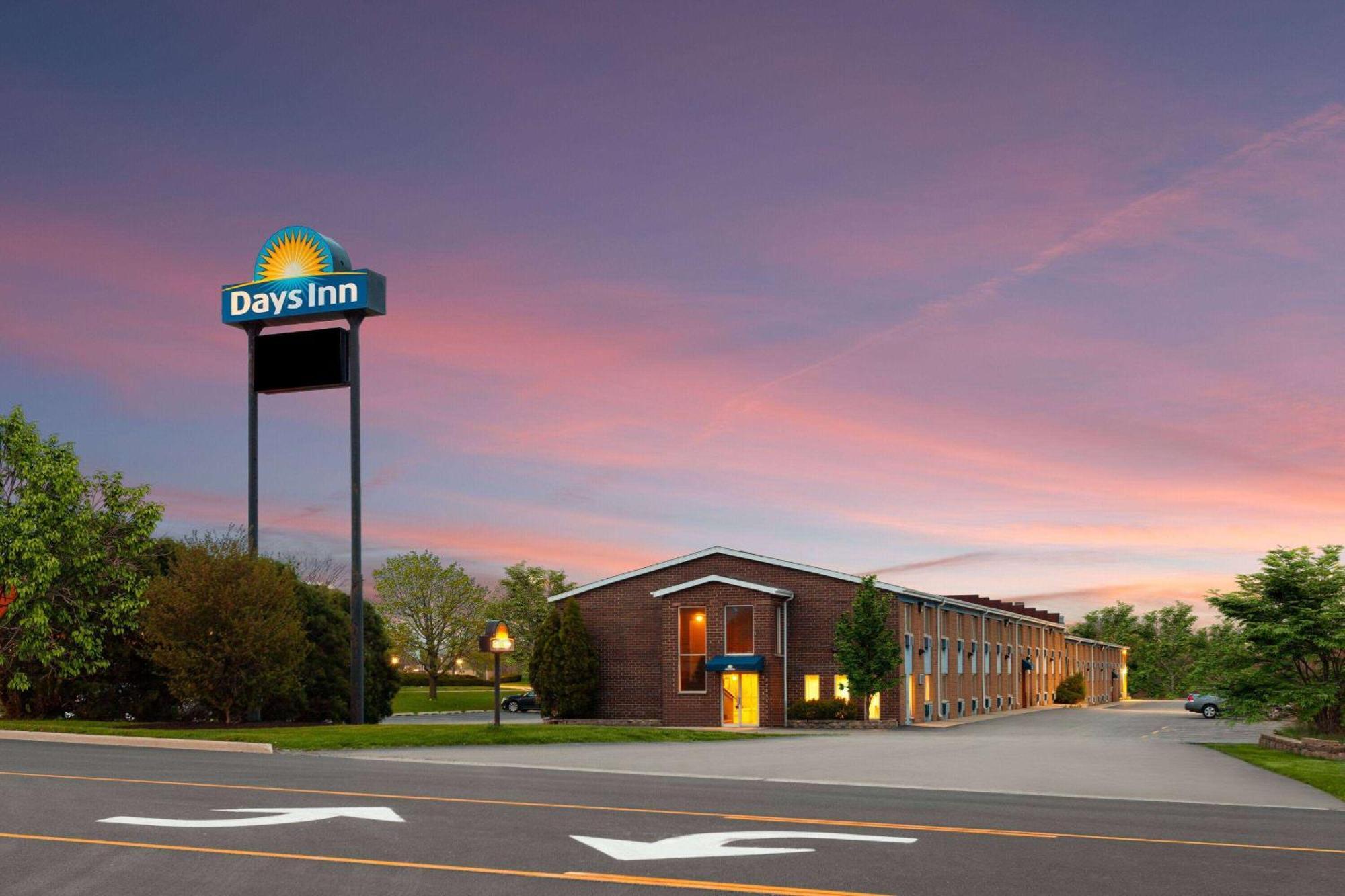 Days Inn By Wyndham Rockford I-90 Casino District Eksteriør bilde